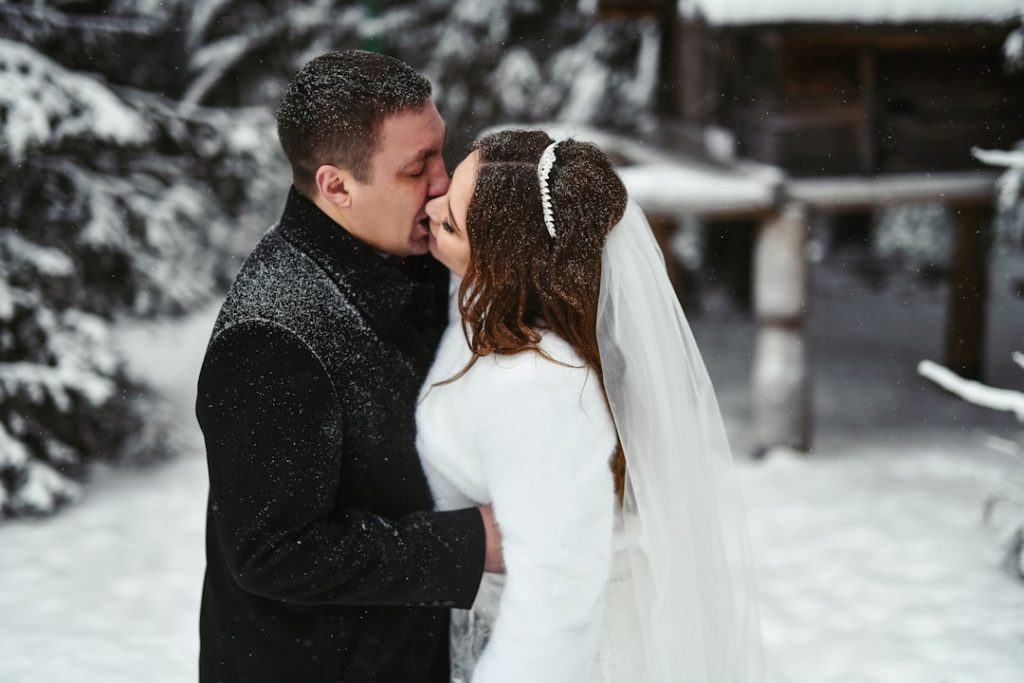 Photo Winter Weddings Minnesota DJ Tips