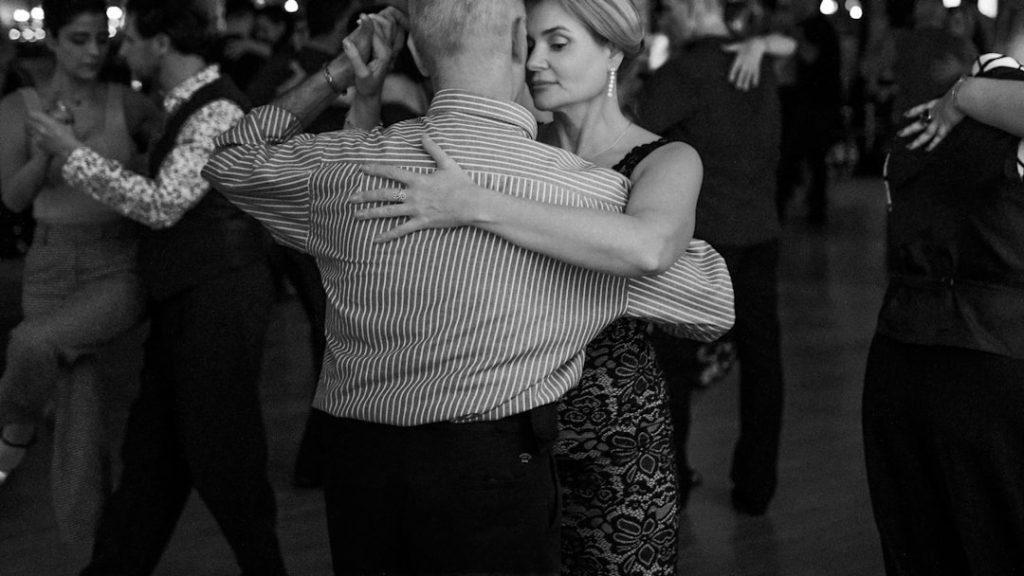 Photo Transition from Dinner to Dancing